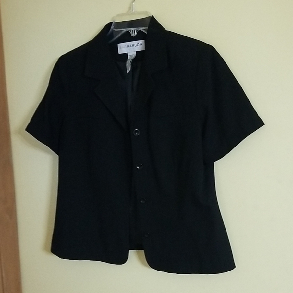 Chic Black Button-Up Blazer